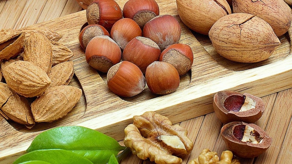 Орехи (фисташки, кедровые, миндаль) – один из источников полиненасыщенных жирных кислот